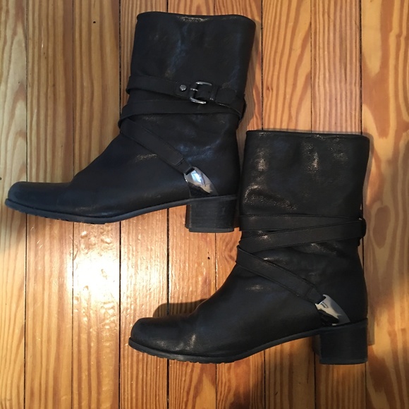 Stuart Weitzman Shoes - Host Pick! STUART WEITZMAN “Ranch Dressing” Ladies Size 10 Black Boots